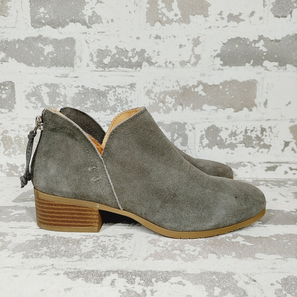 NEW Kenneth Cole Reaction Side Skip Gray Suede Low Heel Ankle Booties T383 - Picture 4 of 11